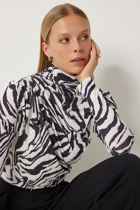 Happiness İstanbul Women's Black and White Gather Detailed Stand Collar Sandy Blouse Women
