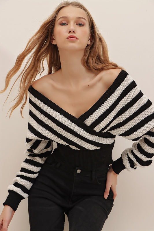 Trend Alaçatı Stili Women's Black Front and Back Double Breasted Striped Knitwear Crop Sweater Alc Women