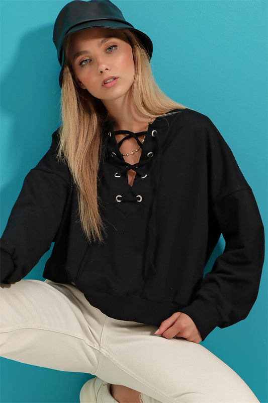 Trend Alaçatı Stili Women's Black Lace-up Oversize Sweatshirt MDA Women
