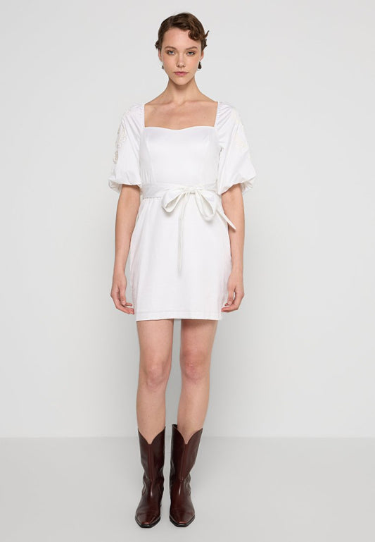 Guess KNEE-LENGHT DRESS, FOR WOMEN, BOAT NECK, SHORT SLEEVES, SO White (ZZO2V3731-A00) Women